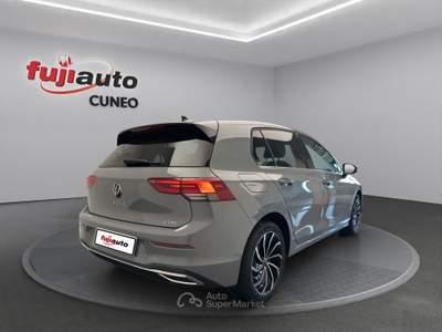 Volkswagen Golf Golf 1.5 etsi evo Style 130cv dsg Grigio usata Cuneo
