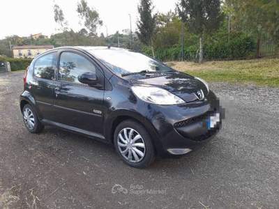 Peugeot 107 peugeot Sweet Years 1.0 benzina  Nero usata Linguaglossa