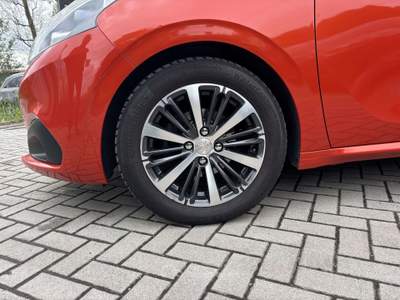 Peugeot 208 5p 1.6 bluehdi Active 75cv Arancione usata Erba