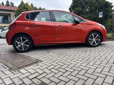 Peugeot 208 5p 1.6 bluehdi Active 75cv Arancione usata Erba