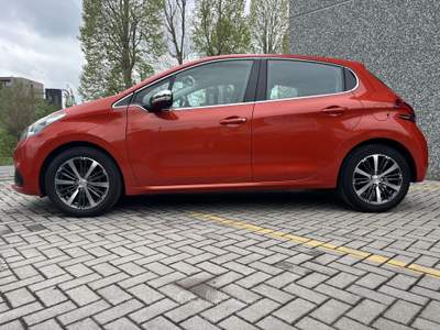 Peugeot 208 5p 1.6 bluehdi Active 75cv Arancione usata Erba