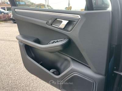 Porsche Macan MACAN  T 2023 2.0 265cv pdk Nero usata Campo San Martino
