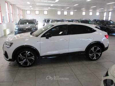 Audi Q3 Q3 Sportback (35) 2.0 TDI Identity Black S-Tronic Bianco usata Fossano