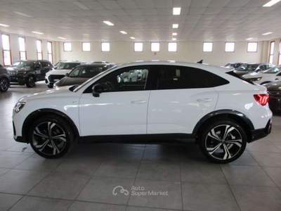 Audi Q3 Q3 Sportback (35) 2.0 TDI Identity Black S-Tronic Bianco usata Fossano