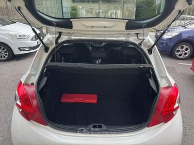 Peugeot 208 3 porte Active DISTRIBUZIONE NUOVA Bianco usata Genova