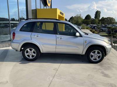Toyota RAV4 2.0 Tdi D-4D cat 5 porte Sol Argento usata Pieve di Cento