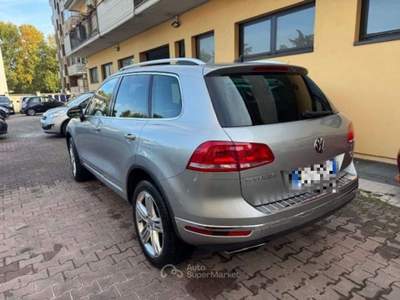 Volkswagen Touareg 3.0 TDI 204 CV tiptronic BlueMotion Techn. Executi Argento usata Sesto San Giovanni