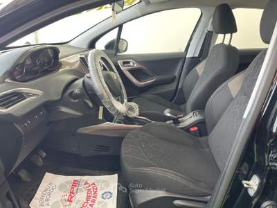 Peugeot 2008 1.2 BENZINA 82CV Nero usata Giugliano