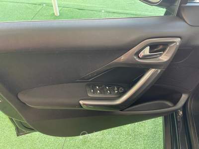 Peugeot 2008 1.6 DIESEL 75CV Blu/Azzurro usata Giugliano