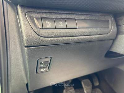 Peugeot 2008 1.6 DIESEL 75CV Blu/Azzurro usata Giugliano
