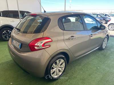 Peugeot 208 1.2 BENZINA 82CV Oro usata Giugliano