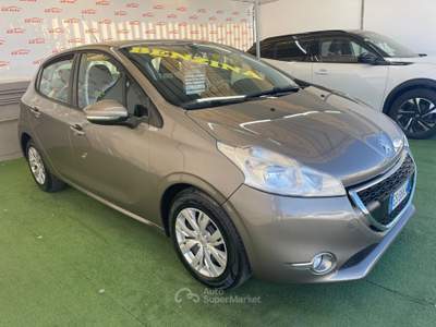 Peugeot 208 1.2 BENZINA 82CV Oro usata Giugliano
