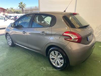 Peugeot 208 1.2 BENZINA 82CV Oro usata Giugliano