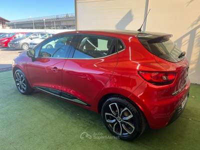 Renault Clio DUEL 900 BENZINA/GPL DI SERIE 90CV Rosso usata Giugliano
