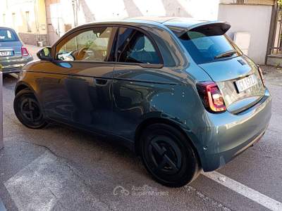 Fiat 500 500e Giorgio Armani 42 kWh (118cv) praticamente nuova Verde usata Cesano Maderno