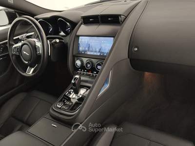 Jaguar F-Type  coupe 2.0 i4 r-dynamic rwd 300cv auto Nero usata Cuneo