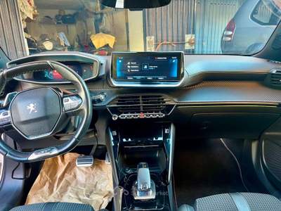 Peugeot 2008 tenuta sempre in garage, unico proprietario, non fumatore Bianco usata bologna