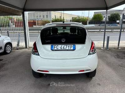 Lancia Ypsilon Ypsilon III 2015 1.3 mjt Silver s Bianco usata Giugliano in Campania