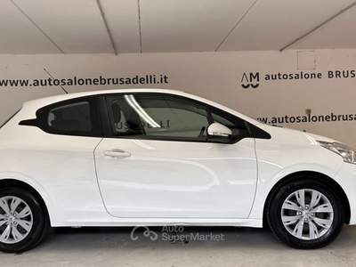 Peugeot 208 Active 1.2 VTi 82cv NEOP. SOLO 54.000 KM Bianco usata Galbiate