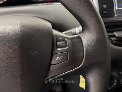 Peugeot 208 Active 1.2 VTi 82cv NEOP. SOLO 54.000 KM Bianco usata Galbiate