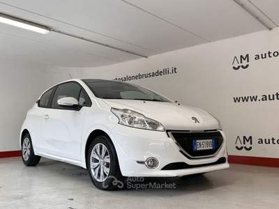 Peugeot 208 Active 1.2 VTi 82cv NEOP. SOLO 54.000 KM Bianco usata Galbiate