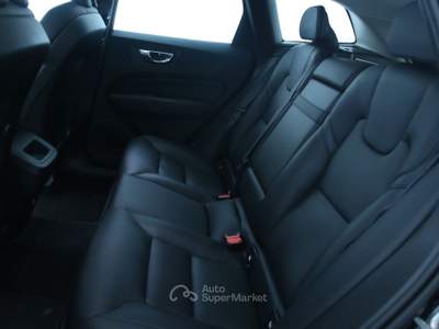 Volvo XC60 D4 AWD Geartronic Inscription Tetto panoramico/ Gancio traino retraibile/Cerchi lega 19" a 10 razze / Nero Nero usata Feltre