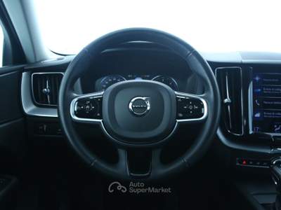 Volvo XC60 D4 AWD Geartronic Inscription Tetto panoramico/ Gancio traino retraibile/Cerchi lega 19" a 10 razze / Nero Nero usata Feltre