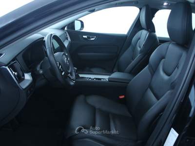 Volvo XC60 D4 AWD Geartronic Inscription Tetto panoramico/ Gancio traino retraibile/Cerchi lega 19" a 10 razze / Nero Nero usata Feltre