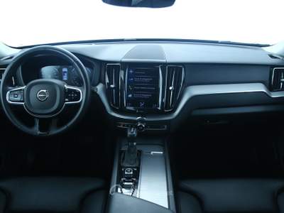 Volvo XC60 D4 AWD Geartronic Inscription Tetto panoramico/ Gancio traino retraibile/Cerchi lega 19" a 10 razze / Nero Nero usata Feltre