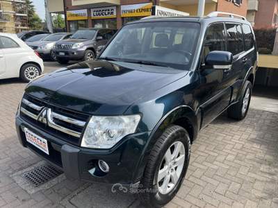 Mitsubishi Pajero 16V 5p. Intense 7p Verde usata Seregno