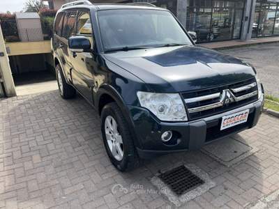 Mitsubishi Pajero 16V 5p. Intense 7p Verde usata Seregno