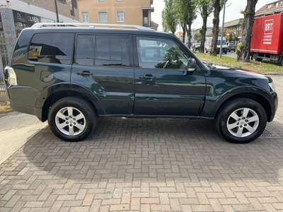 Mitsubishi Pajero 16V 5p. Intense 7p Verde usata Seregno