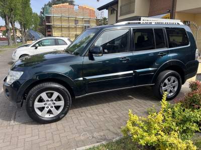 Mitsubishi Pajero 16V 5p. Intense 7p Verde usata Seregno