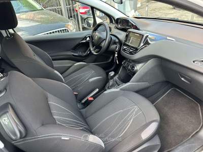 Peugeot 208 1.2 82 CV puretech (vti) 12v Active Neo Patentati Bianco usata Lesmo