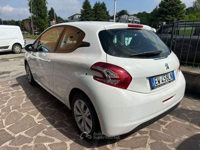 Peugeot 208 1.2 82 CV puretech (vti) 12v Active Neo Patentati Bianco usata Lesmo