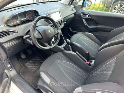 Peugeot 208 1.2 82 CV puretech (vti) 12v Active Neo Patentati Bianco usata Lesmo