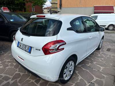 Peugeot 208 1.2 82 CV puretech (vti) 12v Active Neo Patentati Bianco usata Lesmo