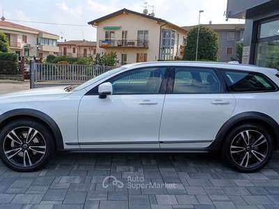 Volvo V90 Cross Country V90  Cross Country 2.0 d4 Pro awd geartronic my19 Bianco usata Pescantina