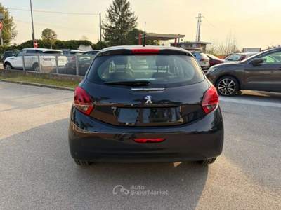 Peugeot 208 1° serie PureTech 68 5 porte Like Nero usata Rivignano Teor