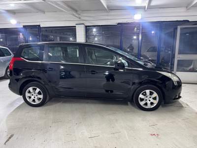 Peugeot 5008 Perfetto 100% Nero usata Pignataro Maggiore