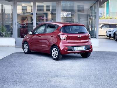 Hyundai i10 1.0 Benzina 66CV E6 Neo - 2018 Rosso usata Roma