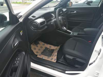 Jeep Avenger 1.2 turbo e-hybrid mhev Altitude 110cv edct6 Bianco usata Formigine