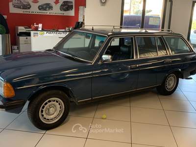 Mercedes-Benz Classe E BELLISSIMA MB 240 TD SETTE POSTI Blu/Azzurro usata Città di Castello