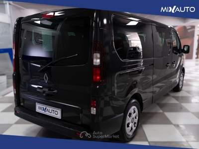 Renault Trafic Passenger 2.0 Blue DCI 150CV L2 Authentic Nero usata Latina