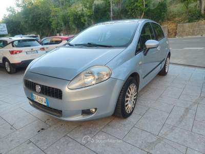 Fiat Grande Punto 1.3 MJT 75 CV 5 porte Dynamic Grigio usata Cappelle sul Tavo
