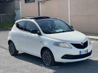 Lancia Ypsilon 1.0 HYBRID 5P Gold TETTO APRIBILE BIANCO PERLA Bianco usata Fiumicino