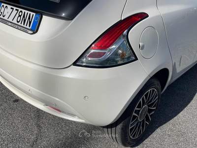 Lancia Ypsilon 1.0 HYBRID 5P Gold TETTO APRIBILE BIANCO PERLA Bianco usata Fiumicino