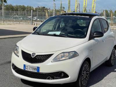 Lancia Ypsilon 1.0 HYBRID 5P Gold TETTO APRIBILE BIANCO PERLA Bianco usata Fiumicino