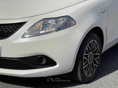 Lancia Ypsilon 1.0 HYBRID 5P Gold TETTO APRIBILE BIANCO PERLA Bianco usata Fiumicino