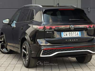 Volkswagen Tiguan 2.0 TDI 150 CV DSG R-Line Nero usata Caorso